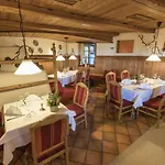 S'hoamatl Dorfkrug Apartmanhotel 4*
