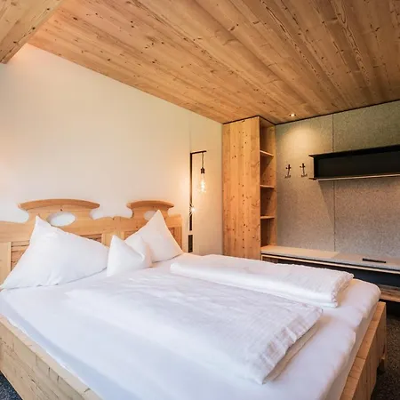 S'hoamatl Dorfkrug Hotel apartamentowy Mösern